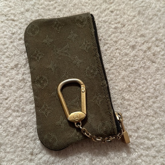 Authentic Louis Vuitton Green Key Cles - Picture 4 of 10